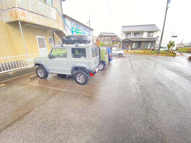 サニーハイツ青木 1階 駐車場