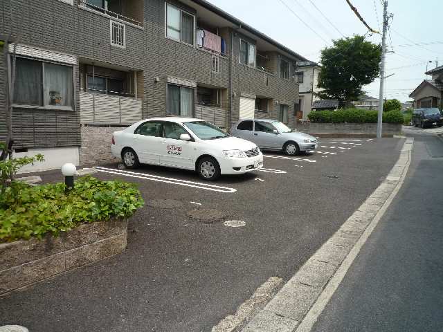 アンサンブル 2階 駐車場