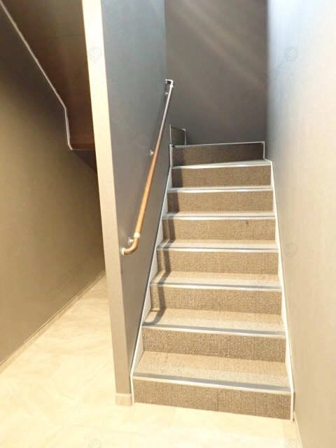 エントランス  階段