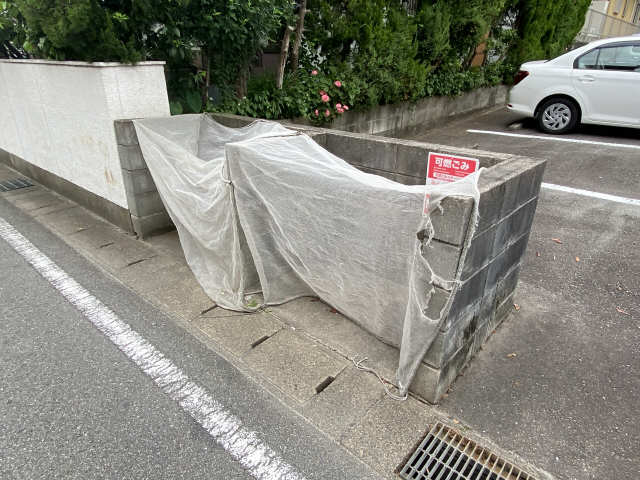 敷地内ゴミ置き場