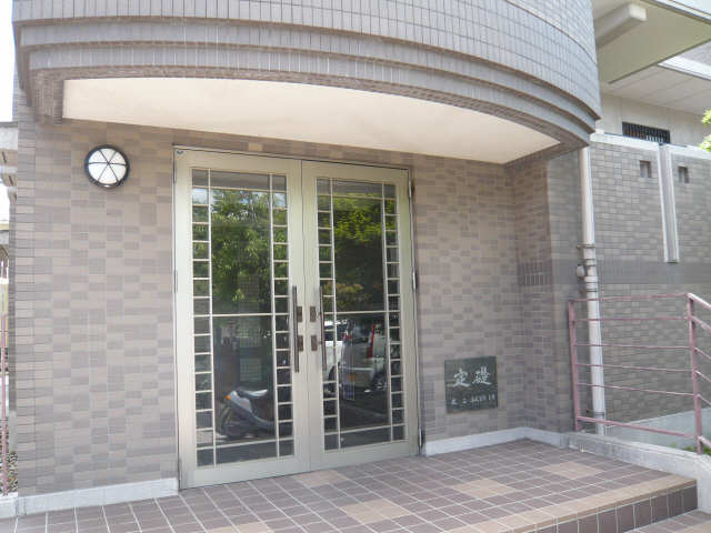 メゾン新井 3階 エントランス