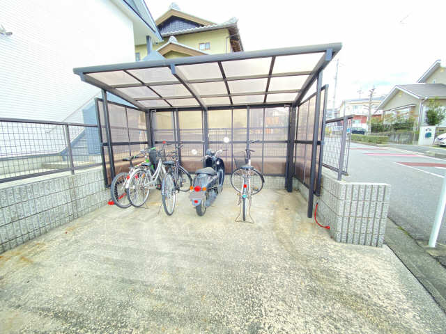 アーバン藤川 1階 駐輪場