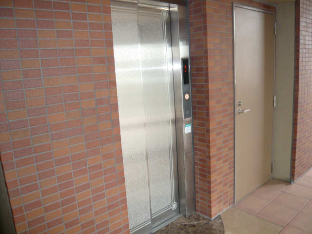 アクシス 3階 エレベーター
