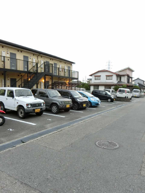 アネックス若松 2階 駐車場