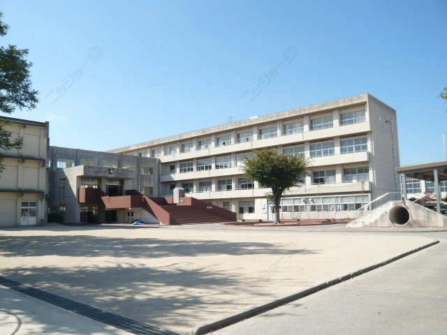 上地小学校