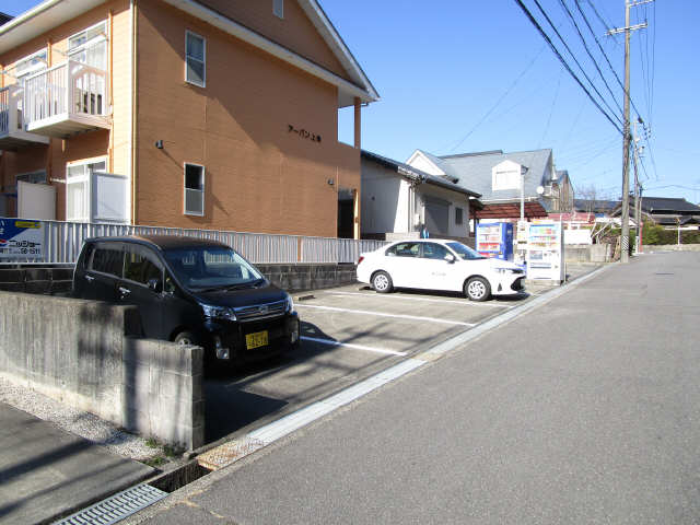 アーバン上地 2階 駐車場