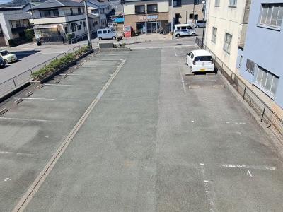 レオパレスラ　メール 2階 駐車場