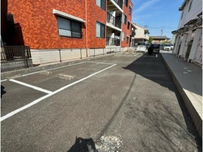 レオパレスみかわ 2階 駐車場