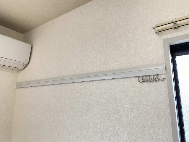 洋室（北）のピクチャーレール