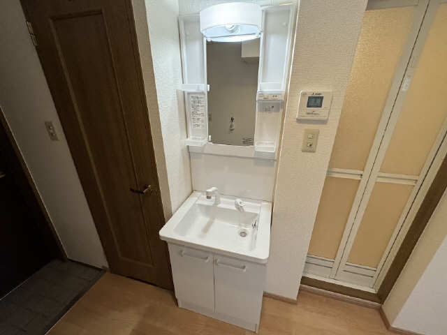 独立洗面台