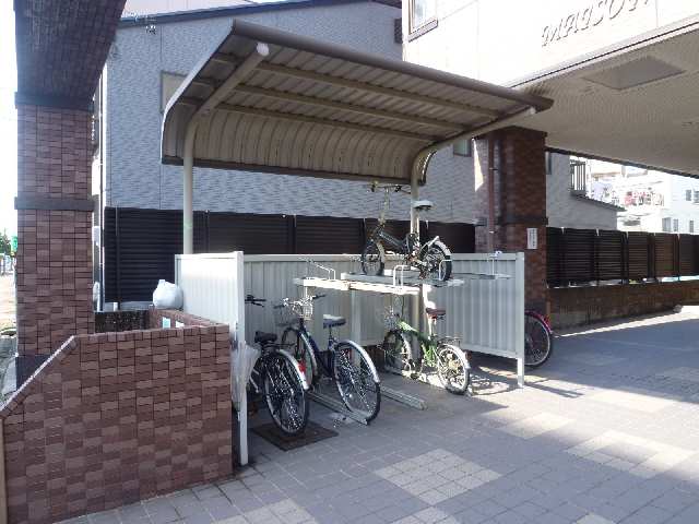 メゾン・アンクレ 6階 自転車置場