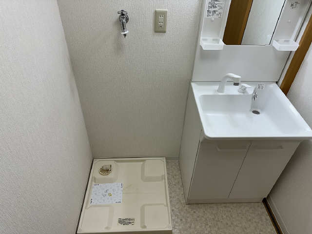 リシェール須賀 1階 洗濯機置場