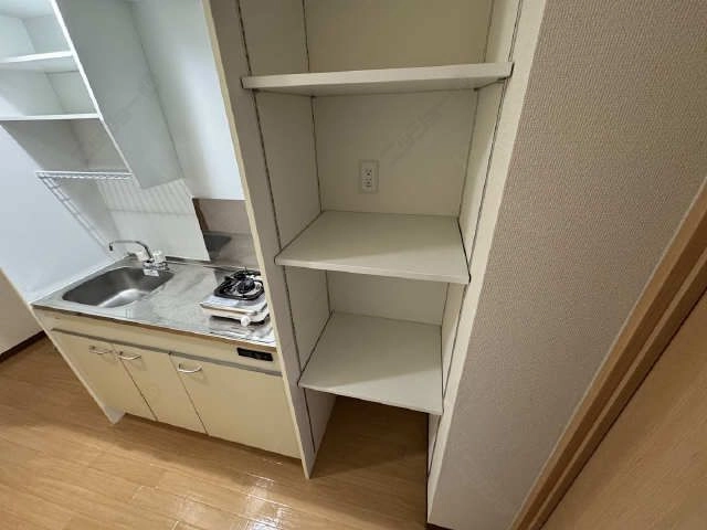 キッチン横収納