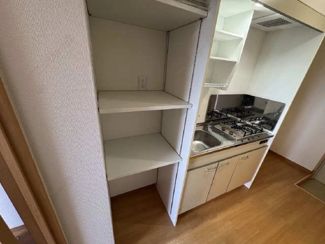 キッチン横収納