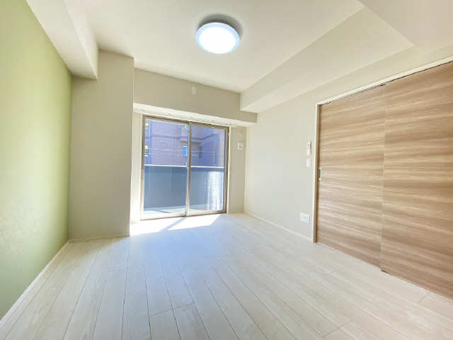 リビング横洋室