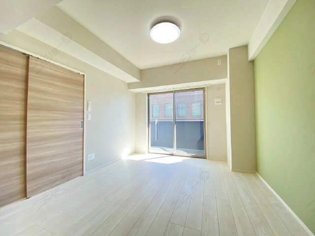 リビング横洋室