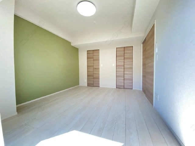 リビング横洋室