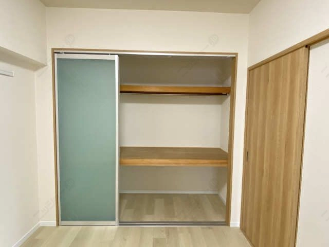 中洋室収納
