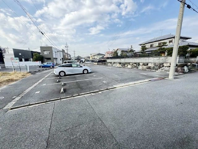 敷地外駐車場（西）