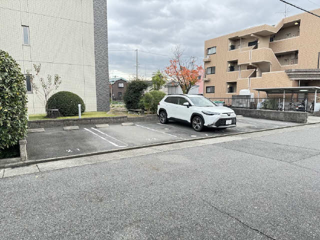 駐車場（敷地内・西）