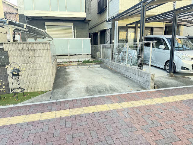 駐車場（東）