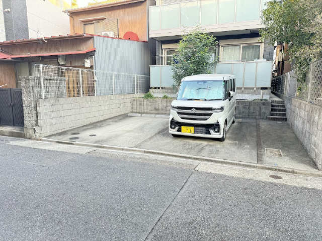 駐車場（西）