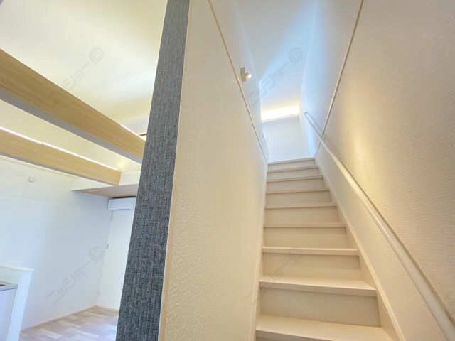 ロフト階段下から