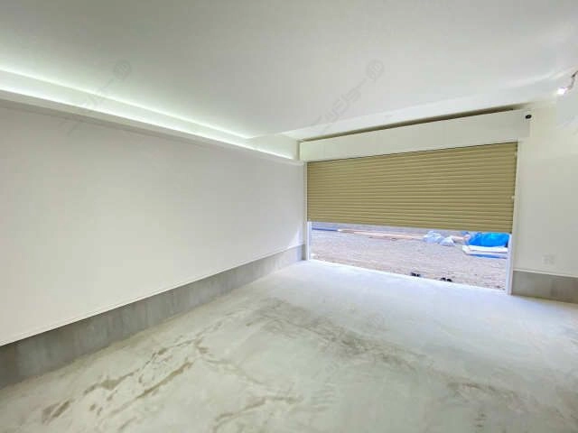 １階車庫内間接照明