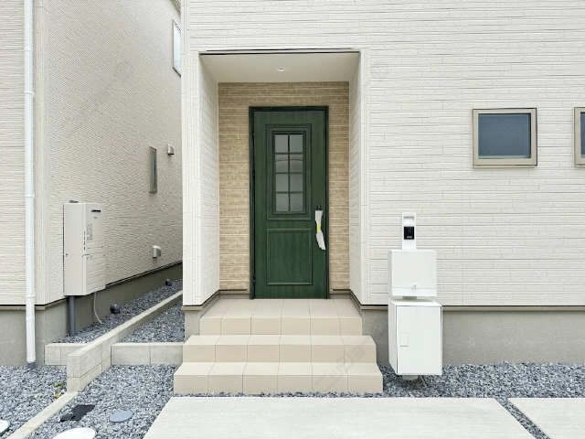 玄関扉・宅配ボックス