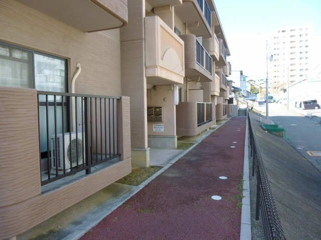 北側アプローチ