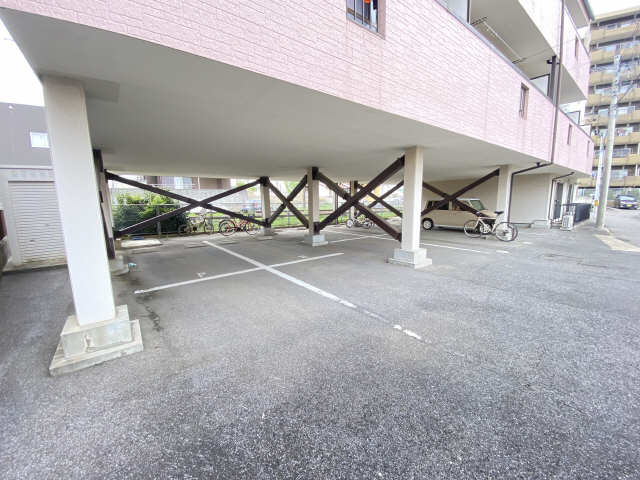 コーキア矢田 2階 駐車場