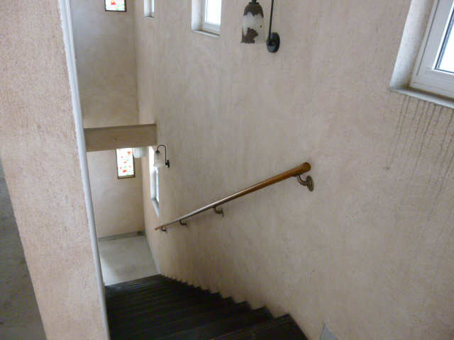 カーサチェルビーノ 2階 共用部階段