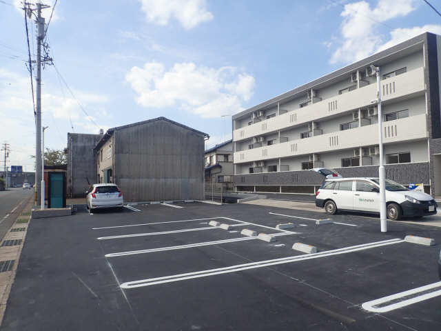 ビュート矢田 1階 駐車場