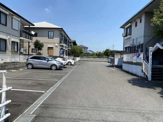 セントラル長松　Ｃ棟 1階 駐車場