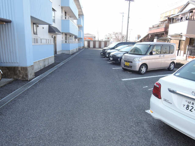 メゾン国島 2階 駐車場