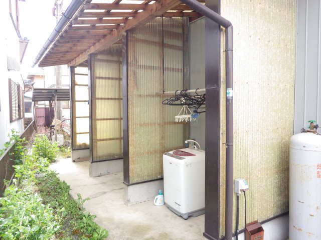 室外洗濯機置場