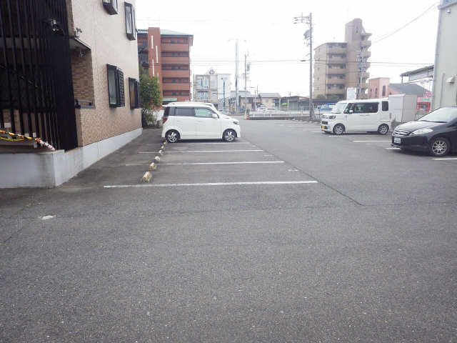惣武マンション 4階 駐車場