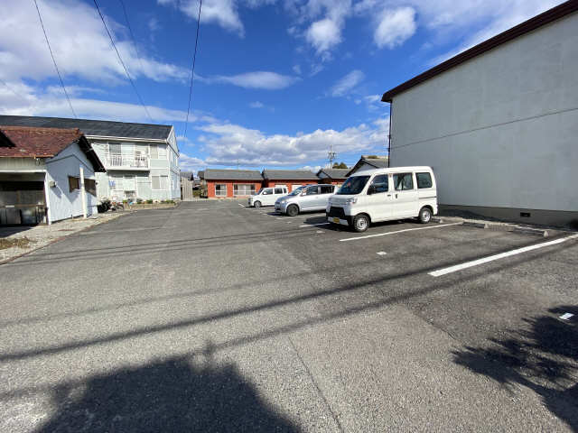 ファミールこの 1階 駐車場