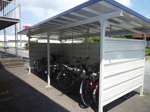 アミューズメントハウス 1階 自転車置場