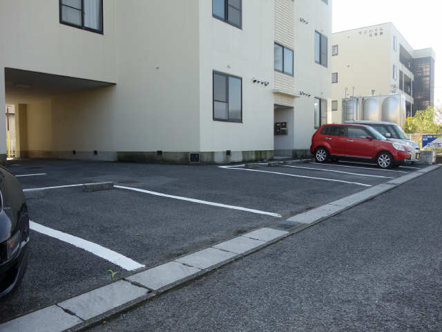 サンハイム２号館 4階 駐車場