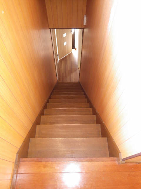 綾野アパートメント  階段
