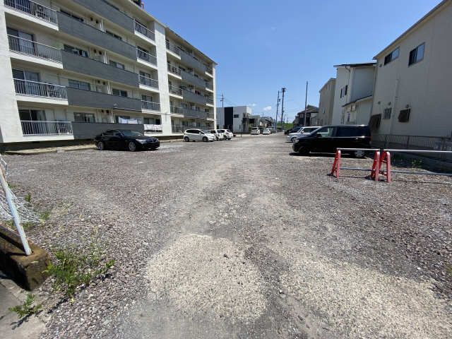 ドミトリーⅢ 1階 駐車場