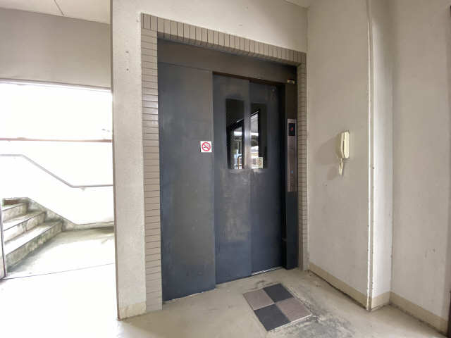 レヂデンス土屋 1階 エレベーター