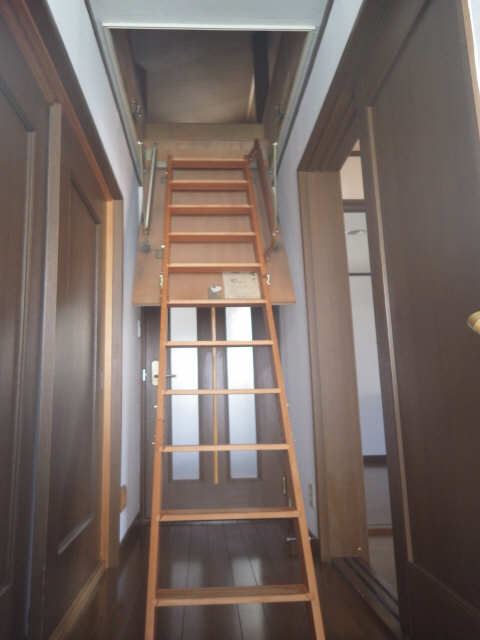 屋根裏収納庫