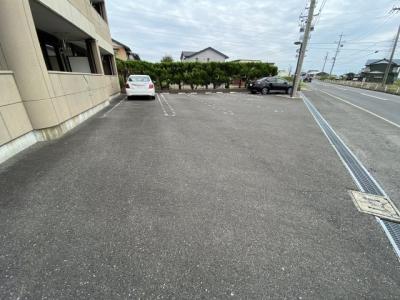 アーバン平田 2階 駐車場