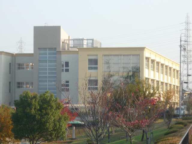 熊の前小学校歩3分