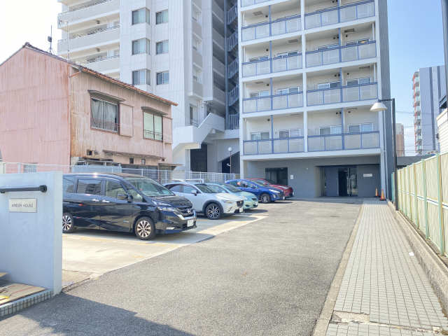 ＡＭＢＥＲ　ＨＯＵＳＥ 4階 駐車場