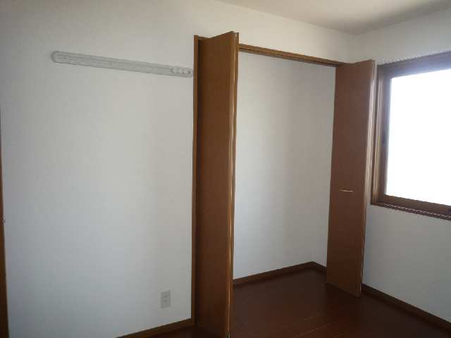 北洋間の収納②