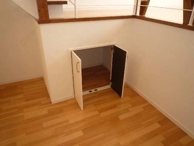 ダイニング階段下収納