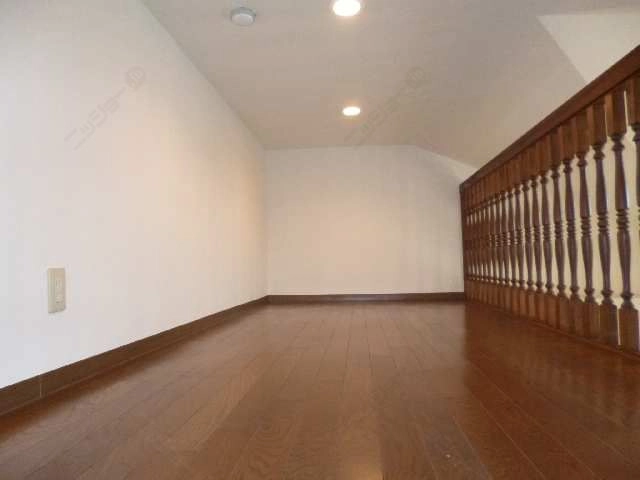 屋根裏収納